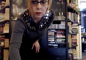 Experienced lady teasing with her huge boobs