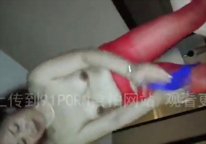 Redhead hottie sucks a pretty nice big cock on the knees